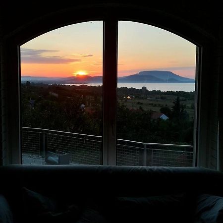 Villa Panorama Balaton à Balatongyörök Extérieur photo