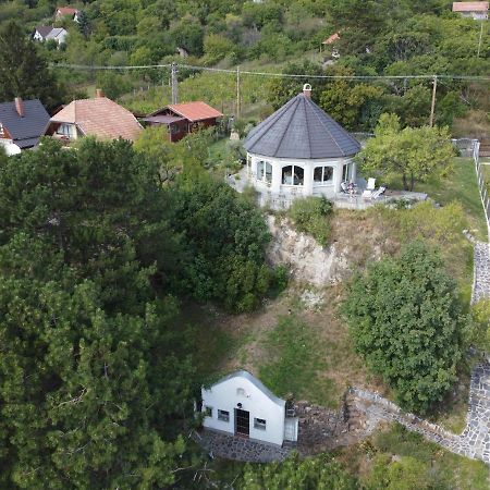 Villa Panorama Balaton à Balatongyörök Extérieur photo