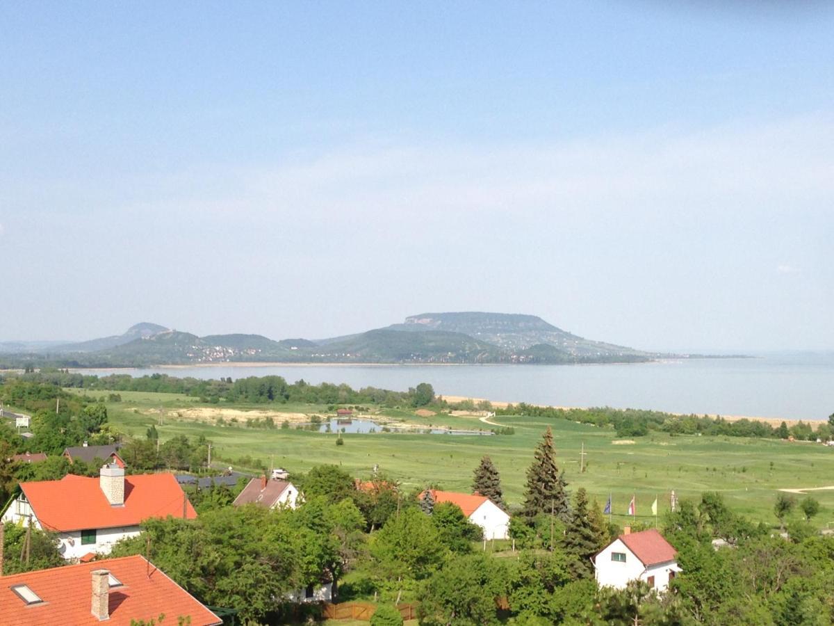 Villa Panorama Balaton à Balatongyörök Extérieur photo