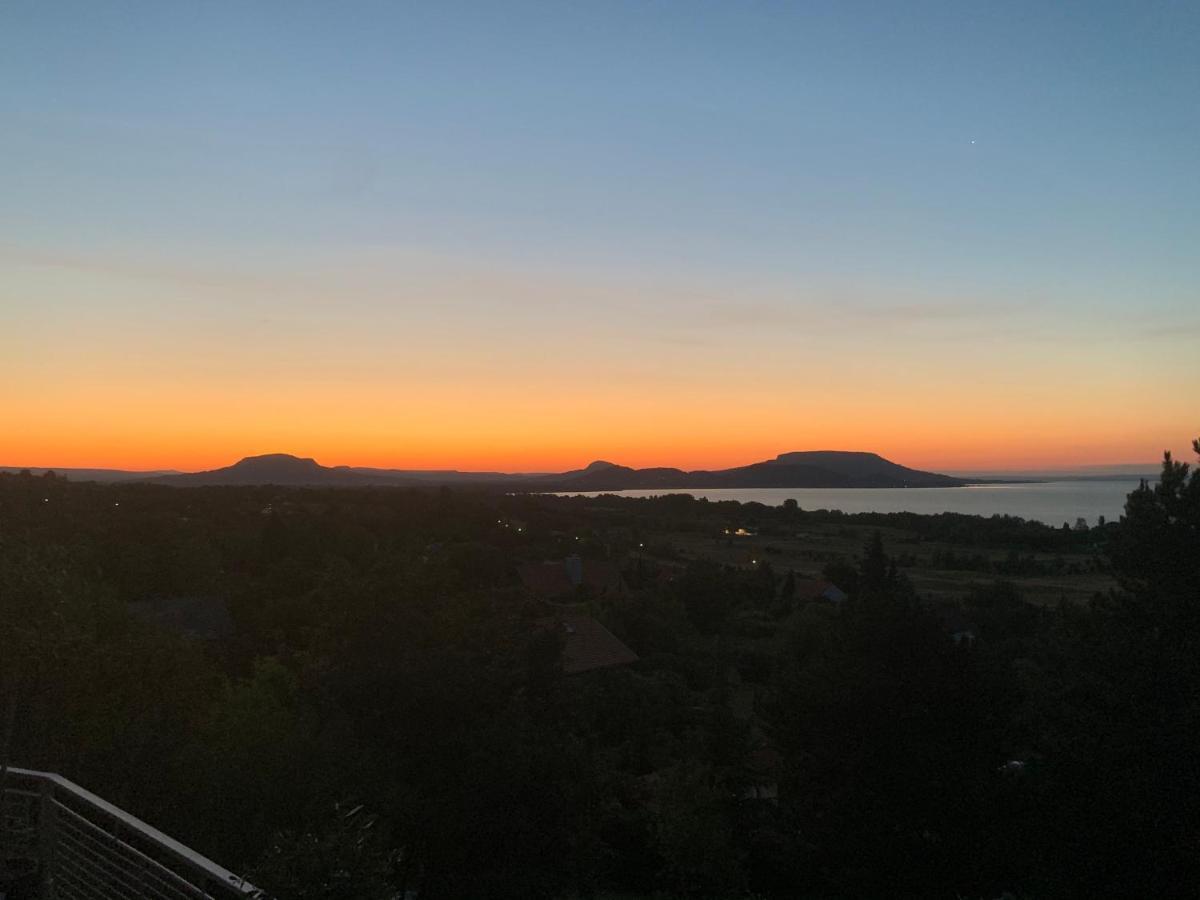 Villa Panorama Balaton à Balatongyörök Extérieur photo