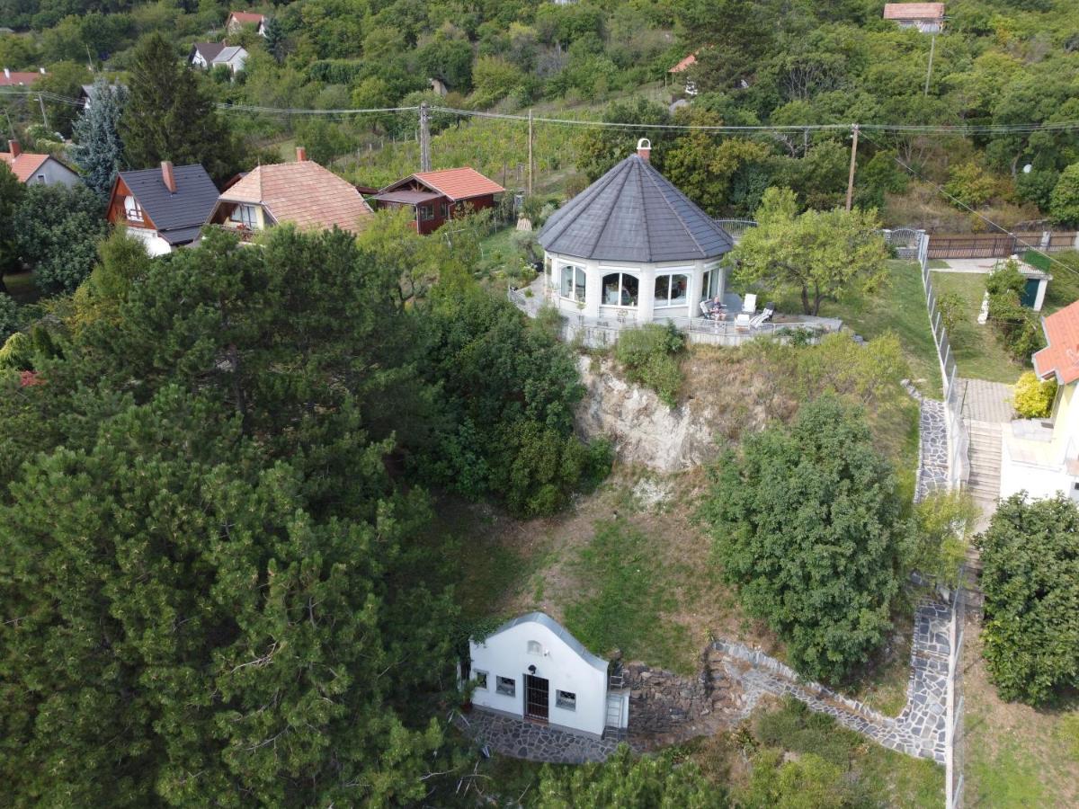 Villa Panorama Balaton à Balatongyörök Extérieur photo